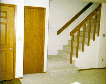625-627 Stairs.jpg (18109 bytes)